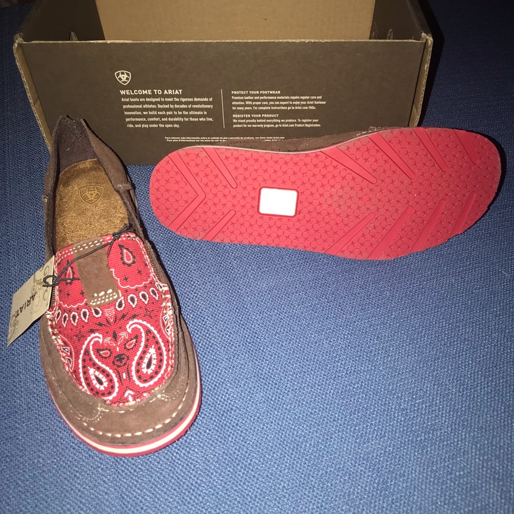 Ariat Cruisers size 6.5